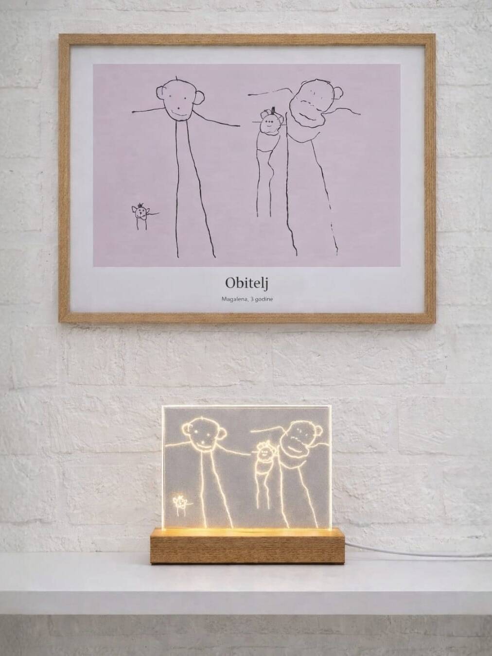 personalizirani set poster i lampa s dječjim crtežom A3 poster izrađen od dječjeg crteža dekoracija za dom personalizirana lampa od dječjeg crteža poklon uspomena unikatan poklon za roditelje poster i lampa dječji crtež