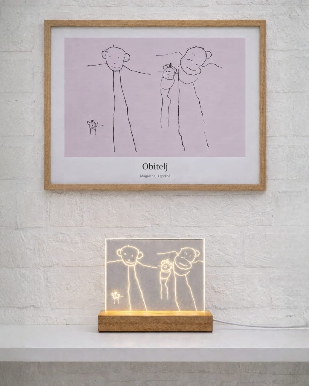 personalizirani set poster i lampa s dječjim crtežom A3 poster izrađen od dječjeg crteža dekoracija za dom personalizirana lampa od dječjeg crteža poklon uspomena unikatan poklon za roditelje poster i lampa dječji crtež